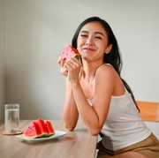 Viral Watermelon Diet: Detox Kilat 5 Hari Hanya Makan Semangka, Efektif atau Bahaya?