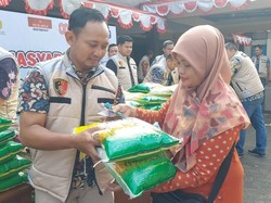 Warga Antusias Sambut GPM Polda Jateng: Alhamdulillah, Beli Beras Murah