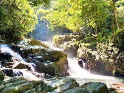 Air Terjun Seklibon, Surga Tersembunyi di Jantung Hutan Malinau
