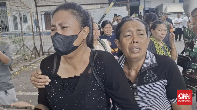 Ibu Prada Lucky (23) masih bisa menerima jika anaknya gugur bertempur di medang perang. Namun ia sangat sakit hati karena anaknya tewas diduga dianiaya senior.