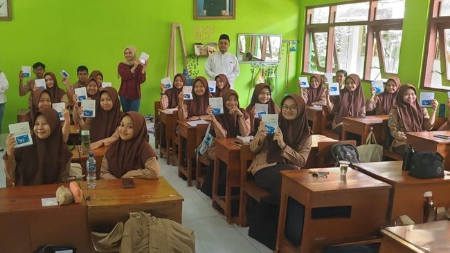 Menjelang HUT ke-80 RI, Bank Mandiri perkuat literasi keuangan pelajar melalui program SimPel, dukung generasi emas 2045 dan KEJAR OJK.