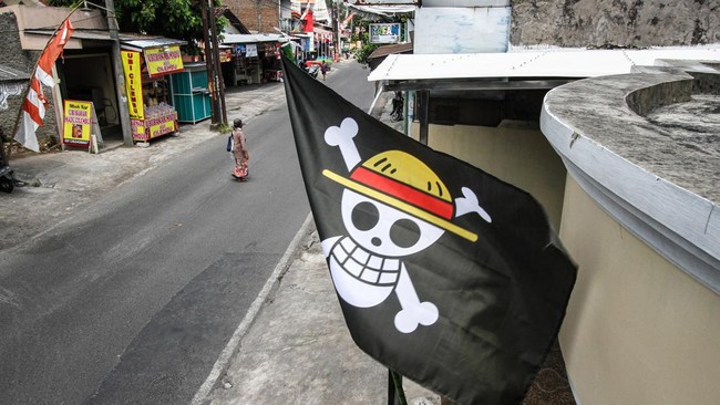 Media asing menyoroti langkah aparat Indonesia merazia bendera bajak laut dari anime One Piece menjelang Hari Kemerdekaan Indonesia.