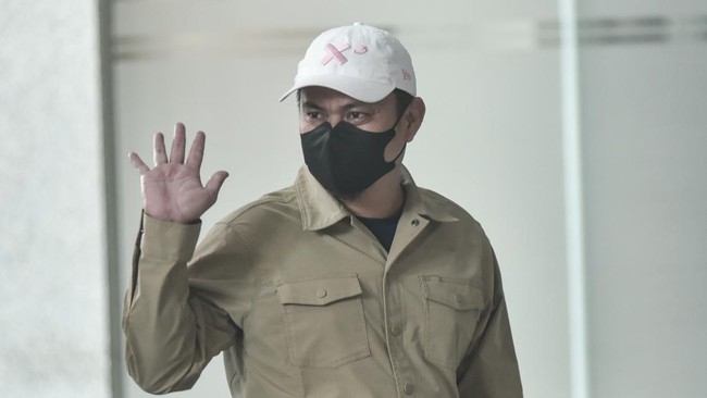 KPK membeberkan kronologi operasi tangkap tangan (OTT) kasus dugaan suap yang menjerat Bupati Kolaka Timur Abdul Azis.