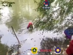 Takut Ketahuan Selingkuh, Pria Bogor Buang HP ke Setu Lalu Ditemukan Damkar