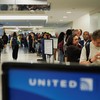 FOTO: Ribuan Penumpang Terdampar Imbas United Airlines Gangguan Sistem