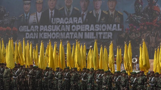 Presiden Prabowo akan menganugerahkan tanda pangkat Jenderal Kehormatan dan melantik Wakil Panglima TNI di Pusdiklatpassu, Batujajar, Bandung Barat, Minggu.