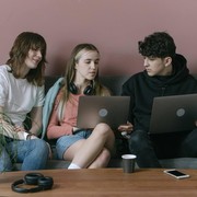 Hustle Culture dan Work-Life Balance, Mana yang Lebih Worth It untuk Gen Z?