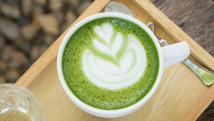 Ilustrasi minuman Matcha Hot art Green Tea Coffee in a cup on wooden table