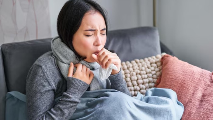 Tutup saat bersin atau batuk/Foto: freepik.com/benzoix