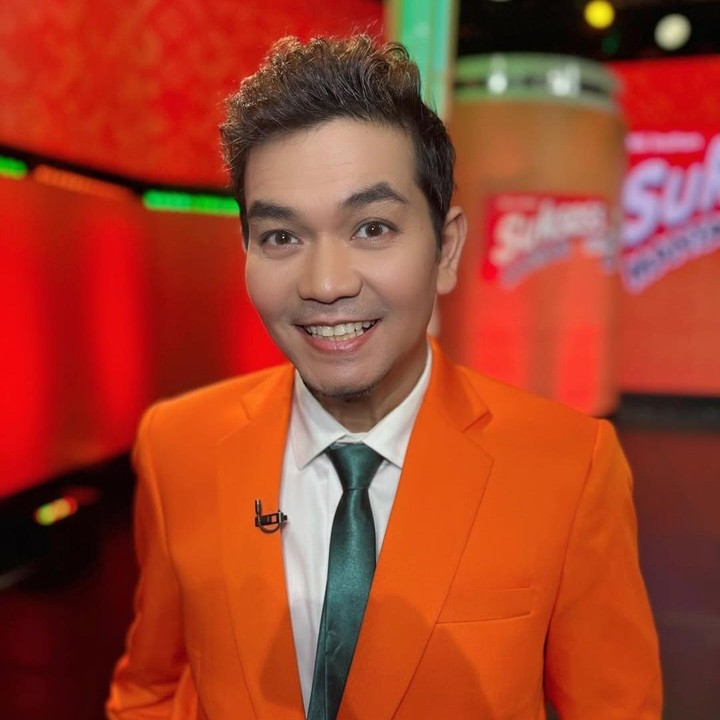 <p>Indra Bekti melakukan diet dengan membatasi asupan kalori. Selain membantu menurunkan berat badan, program diet ini juga bisa menjaga kesehatannya secara kesuluruhan. "Ya, kalau dibilang diet, memang diet. Mengurangi makanan biar bagus badannya, sehat, semua pikirannya," kata Indra Bekti, melansir dari <em>detikcom</em>. (Foto: Instagram @indrabekti)</p>