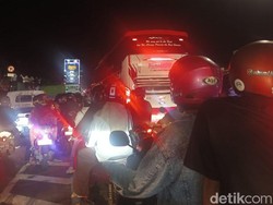 Jalan Poros Makassar-Maros Macet Malam Ini, Kendaraan Mengular 1,5 Km