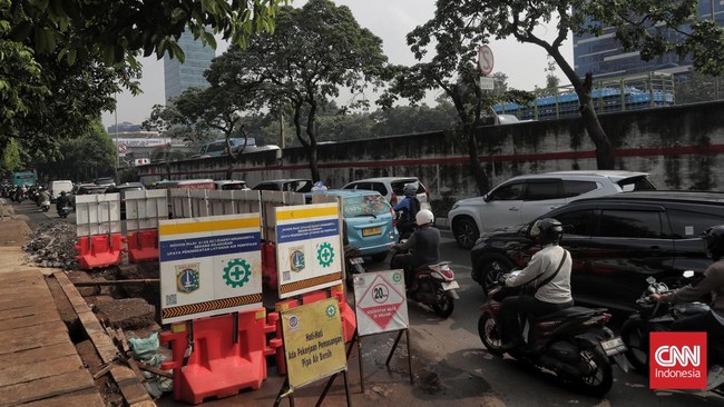 Bikin Macet, Pramono Minta Galian di TB Simatupang Selesai November Proyek galian itu merupakan salah satu aspek nan memperparah kemacetan di sepanjang jalan TB Simatupang beberapa waktu terakhir.