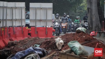FOTO: Penampakan Macet Akibat Proyek Galian di TB Simatupang Jaksel