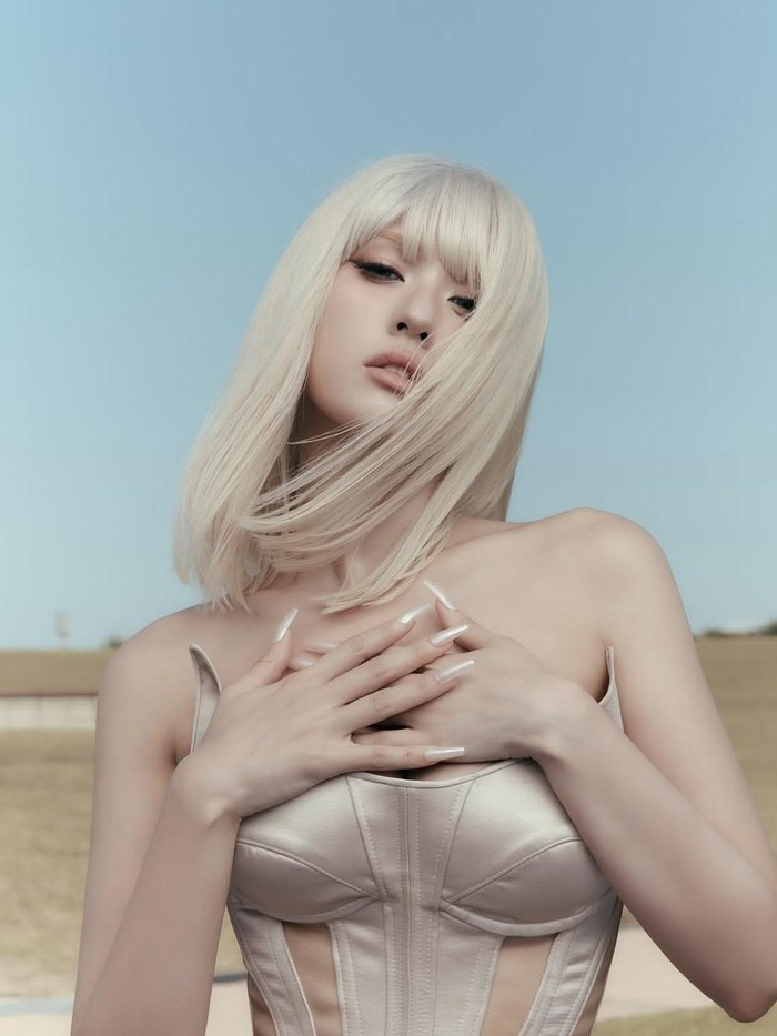 Jeon So Mi resmi melangsungkan comeback perdana di tahun 2025 ini dengan merilis album kedua bertajuk 'Chaotic and Confused' pada (11/8) yang memberikannya kesempatan untuk menunjukkan ragam pesona menawan./ Foto: instagram.com/theblacklabel