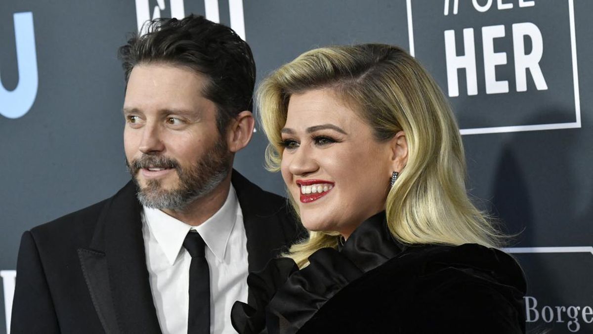 Mantan Suami Meninggal, Kelly Clarkson Amat Berduka