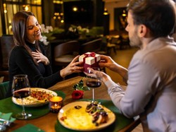 Punya Pacar Pelit soal Makan saat Kencan, Wanita Ini Pilih Putus!