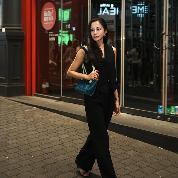 <p>Keikutsertaan Kirana Larasati di Miss Universe Indonesia 2025 banyak menuai komentar positif dari netizen, Bunda. Beberapa di antaranya memuji paras cantik Kirana dan menganggapnya cocok ikut kontes kecantikan ini. "<em>Proud of you!</em> Sukses terus cantik!," ujar @ma***. "Goo kakak cantikkk... Idola aku dari dulu nih, lama tak terdengar kabar, eh skrg muncul ikut Miss universe, semangatt KK cantikkuu," tulis akun @mi***. (Foto: Instagram @kiranalarasati)</p>