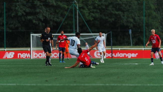 Venezia Kalah 0-3 di Hari Rumor Jay Idzes Gabung Sassuolo Venezia menelan kekalahan 0-3 dari Lille pada laga uji coba , Kamis (7/8), di hari Jay Idzes dikabarkan resmi berasosiasi dengan Sassuolo.