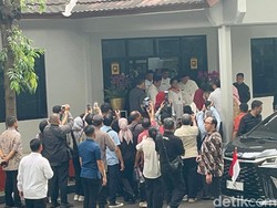 Didampingi Pramono, Megawati Kunjungi Taman Langsat Jaksel