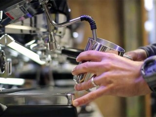 Mau Ngopi Espresso di Mana Saja Tanpa Mesin Besar? Ini 3 Alat Seduh Portable