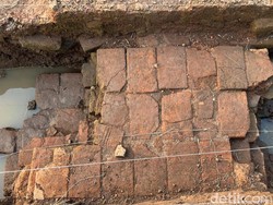 Pagar Selatan Candi Bhre Kahuripan di Mojokerto Ditemukan