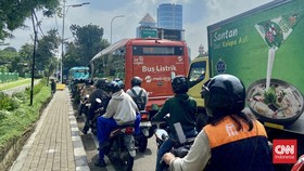 Pengemudi Ojol Keluhkan Macet TB Simatupang, Waktu Tempuh Jadi Molor