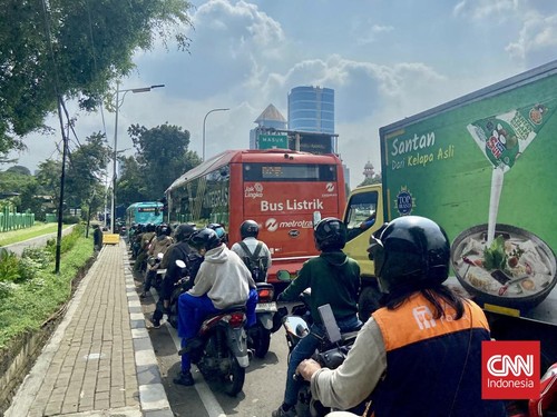 Pengemudi Ojol Keluhkan Macet TB Simatupang, Waktu Tempuh Jadi Molor