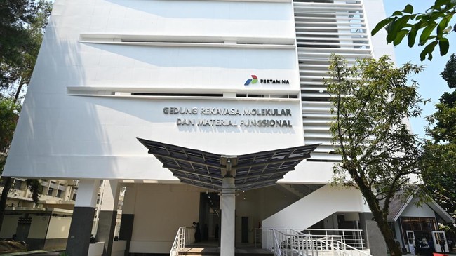 PT Pertamina membangun Gedung Rekayasa Molekular dan Material Fungsional di ITB untuk medukung inovasi dan pendidikan tinggi.