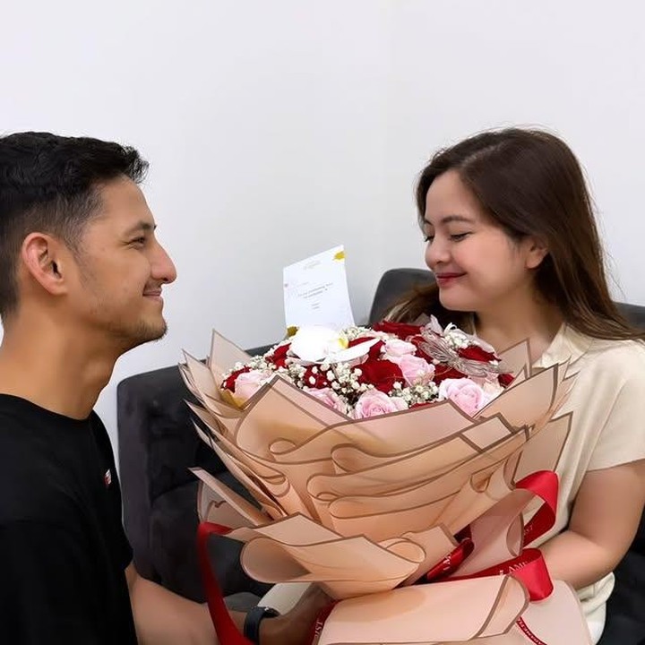 <p>Tepat pada 5 Agustus 2025, keduanya merayakan <em>anniversary</em> pernikahan yang ketujuh. Meski bukan pasangan baru, kemesraan Tasya dan Randi pun tetap bikin banyak pasang mata baper. (Foto: Instagram @randibachtiar)</p>