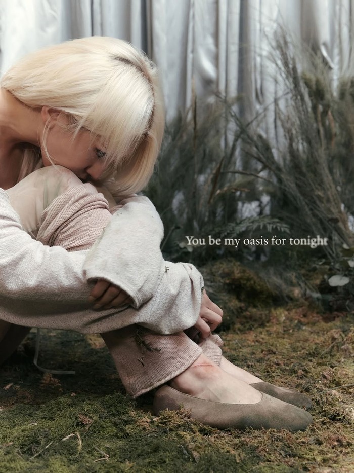 Selain siap mengacaukan panggung dengan penampilan energik, solois muda tersebut juga mengundang kebingungan di kalangan publik maupun penggemar dengan merilis foto teaser bernuansa sendu, Beauties./ Foto: instagram.com/theblacklabel