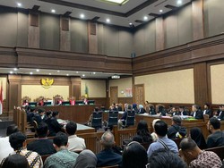 Hakim Minta Terdakwa Kasus Korupsi LPEI Tak Lobi-lobi, Ngaku Siap Disadap