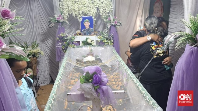 Keluarga menyebut Prada Lucky Chepril Saputra Namo diduga mengalami penyiksaan oleh seniornya dengan cara dicambuk.