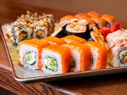 Sushi Berbahan Seafood Ternyata Bisa Tak Halal Gegara Bahan Ini