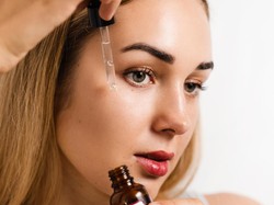 7 Manfaat Retinol untuk Wajah Berjerawat, Bukan Sekadar Anti-Aging
