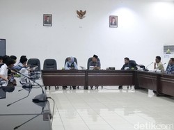 Merasa Kena PHP, Warga Meang Minta Pemkab Lobar Segera Perbaiki Jalan Rusak
