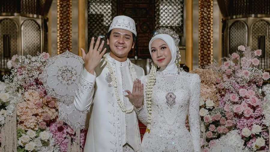 Arbani Yasiz menikah dengan Raissa Ramadhani Arbani Yasiz menikah dengan Raissa Ramadhani