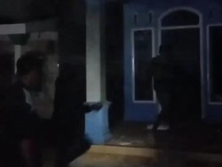 Rumah Pembunuh Bocah 7 Tahun di Pasuruan Dirusak Warga yang Marah