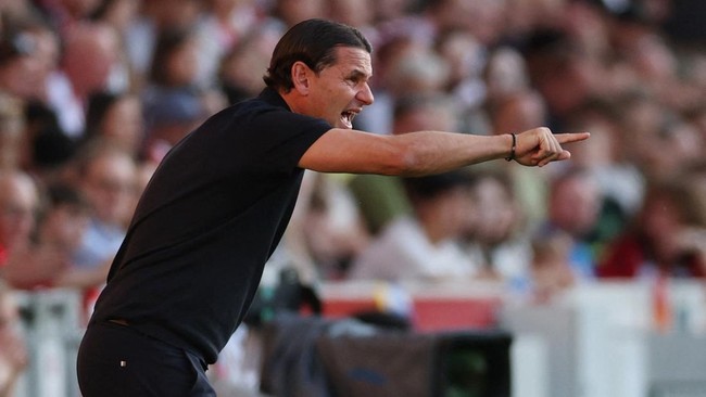 Borussia Monchengladbach resmi memecat pelatih Gerardo Seoane setelah Kevin Diks dkk baru melewati pertandingan ketiga di Bundesliga musim ini.