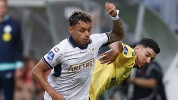 FOTO: Duel Justin Hubner vs Dean James Berakhir Imbang