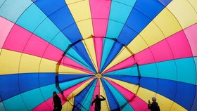 FOTO: Warna-warni Balon Udara Hiasi Langit Bristol