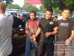 Satpol PP Amankan 4 Pelaku Pungli Viral di Trotoar Pejompongan Jakbar