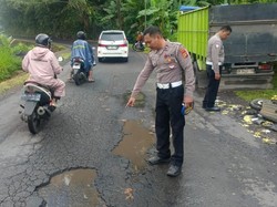Pemotor Kritis Seusai Ditabrak Truk di Jalur Selat-Sidemen Karangasem
