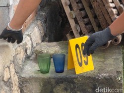 2 Gelas dan Botol Racun Ditemukan di Samping Pasutri Tewas Tulungagung
