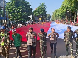Sambut HUT Ke-80 RI, Bendera Merah Putih Sepanjang 500 Meter Diarak di Bogor