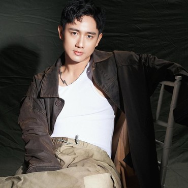 Ini Profil Kenny Austin, Aktor yang Keciduk Mesra Pelukan dengan Amanda Manopo di Gunung