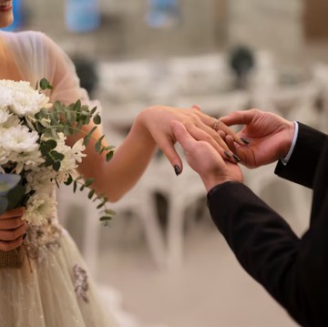 7 Lagu Romantis yang Bikin Momen Pernikahan Makin Berkesan