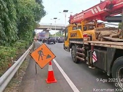Ada Pengecoran di Cililitan, Lalin Tol Cawang Arah Tanjung Priok Padat