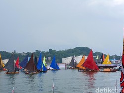 HUT RI, Perahu Layar-Ketinting Adu Cepat di Perbatasan Indonesia-Singapura