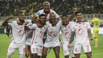 Berita Panas dari Dunia Sport CNN : FOTO: Start Manis Persib dan Malut United di Super League