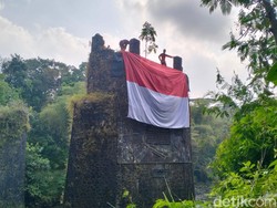 Saat Merah Putih Berkibar di Jembatan Bersejarah Tasikmalaya